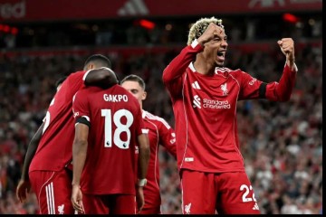 突发！利物浦客战纽卡惊现神操作：1.2亿先生改踢右后卫，斯洛特葫芦里卖的什么药？