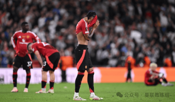 曼联决赛折戟、成绩触底,下赛季路已走窄,但应保持执着!