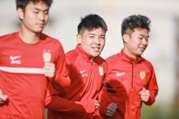 年仅21岁!曝中国男足新星正式加盟英超,已签合同,亚洲杯后官宣