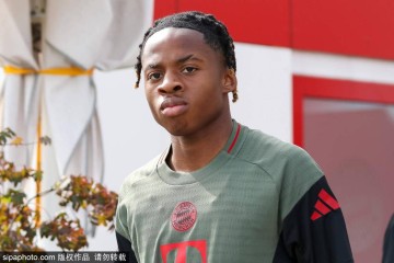 德甲新星崛起:拜仁等球队派球探考察柏林赫塔17岁左后卫于纳尔