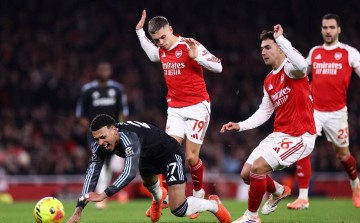 英超惊心动魄,一夜两大豪门爆冷,争冠黑马11连胜被终结