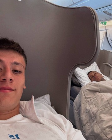 皇马5球大胜的幕后故事,居莱尔晒姆巴佩床照,姆巴佩:哈萨克斯坦之行很不轻松