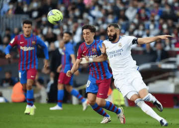 西甲巅峰对决:比利亚雷亚尔VS皇马——积分榜次席之争的战术博弈