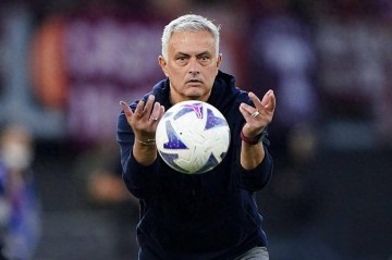 上任后迎新难题!穆里尼奥遇魔鬼赛程,欧冠一胜难求,将对阵皇马