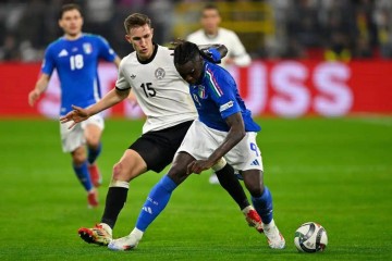 巴萨转会动态：法蒂同意加盟法甲，弗里克钦点德主力中卫