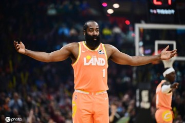 哈登骨折不手术真的明智吗?骑士应对危机陷入两难