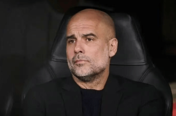 1个信号引爆足坛震荡!瓜迪奥拉反常淡定,曼城王朝真将终结?