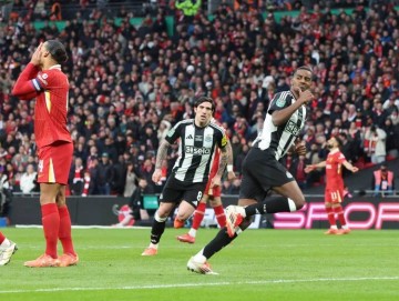 德天空：目前利物浦仍然视伊萨克为引援首选，其次是埃基蒂克