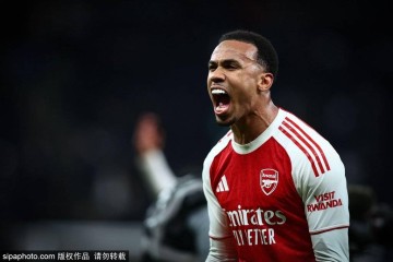 前裁判呼吁整治英超角球混乱:已经成为笑话 像在打橄榄球