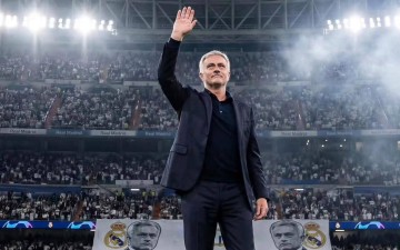 再见穆里尼奥！联赛28轮不败难换冠，三线作战恐四大皆空，下课危机迫近