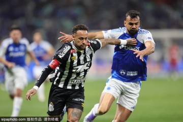 巴黎圣日耳曼奖杯展示:法甲大战昂热背后的荣耀与期待