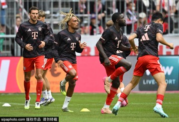 德甲首轮重磅对决:拜仁海报背后的战术分析与球员故事