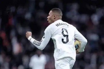 对姆巴佩来说,本赛季比四大皆空更尴尬的一种可能,是他的一项个人荣誉,好像很难卫冕了