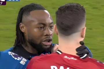 曼联2026年夏窗大重构:中场1.5亿镑豪购,锋线5万周薪捡漏