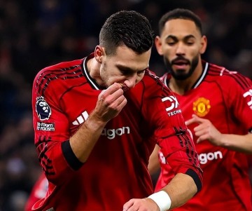 4战4胜!临时工教练带曼联仅1个月就脱胎换骨,原因曝光,3豪强来抢人