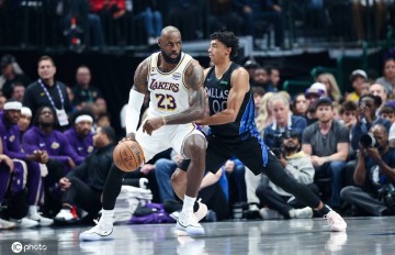 弗拉格45分詹姆斯空砍30分 独行侠险胜湖人