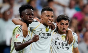 皇马决战巴萨,右边锋之争:迪亚斯和马斯坦托诺谁主沉浮