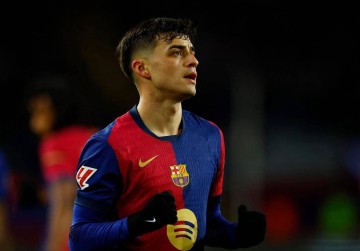 巴萨官方确认佩德里伤情,西甲争冠形势骤然复杂,球迷纷纷看好皇马逆袭