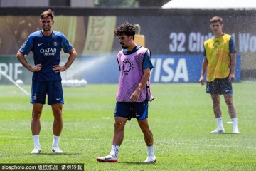 法甲球队巴黎圣日耳曼训练备战世俱杯半决赛</title>
<title>法甲球队巴黎圣日耳曼训练备战世俱杯半决赛