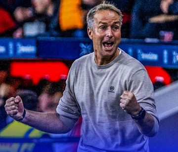 尴尬!滕哈赫执教勒沃库森1平1负下课,尤尔曼德3胜1平,或回荷甲