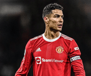 滕哈赫铁腕逼抢,C罗拒绝执行,前助教揭秘曼联决裂内幕