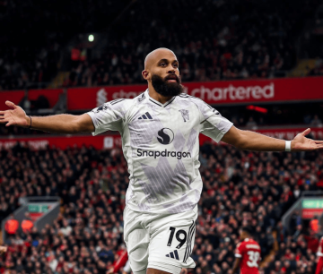 曼联连斩3大豪门,卡里克4连胜抢下12分,球迷:13连胜极限夺冠吧