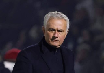 欧冠末轮生死战:63岁穆里尼奥点球失手,本菲卡主场迎皇马成绝境挑战