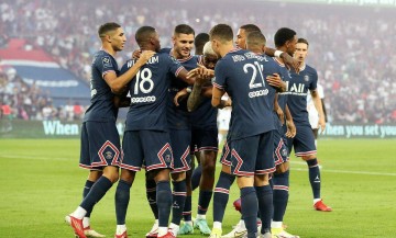 巴黎圣日耳曼近期状态遇阻，雷恩四连胜势头强劲，能否在法甲一决高下？