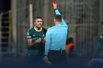 惨案不断!瓜迪奥拉该下课 曼城1-3送博德闪耀首胜 哈兰德8场梦游