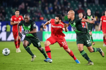 德甲焦点战:汉堡VS勒沃库森,保级队能否阻击争冠劲旅?