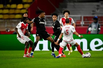 2-0!2-3!欧冠一夜意甲全军覆没,国米无缘直通,那不勒斯被淘汰