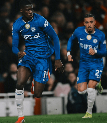 阿森纳2比1切尔西领跑英超,角球成为主题,红牌左右德比胜负