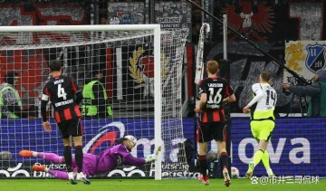 德甲神剧本！多特3-3法兰克福补时5分钟连轰2球8分差距争冠悬了