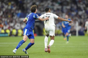 西甲衣袖广告收入排名:皇马2500万美元居首,巴萨1400万美元背后的商业博弈