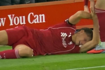 再次绝杀对手晋级,利物浦却“高兴不起来”:19岁天才遭遇重伤