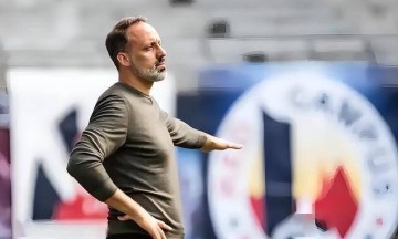 45岁的他成中超本土名帅翘楚黑马，曾在德甲效力多年，值得期待，今夏势头正猛