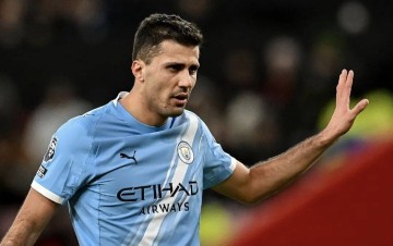 西甲巨头再露獠牙!曼城王牌恐成猎物,皇马“狩猎”战术揭秘