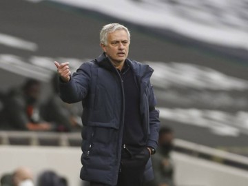 多赢一轮进欧冠!曼联弃将双双进球,穆里尼奥澄清欧冠的理念