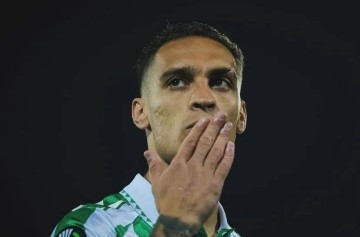 1亿水货觉醒！安东尼自降30%薪水也要逃离曼联真爱竟是这西甲队？红魔球迷集体破防了！