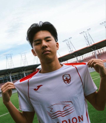 留洋再添新锐力量!18岁张家鸣正式加盟伯恩利并被外租,身披9号战袍