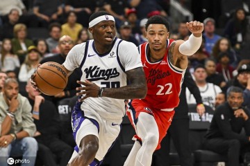 快船离开哈登换了个活法 小卡伤退又生全新变数？